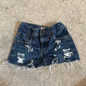 Distressed girls Levi shorts